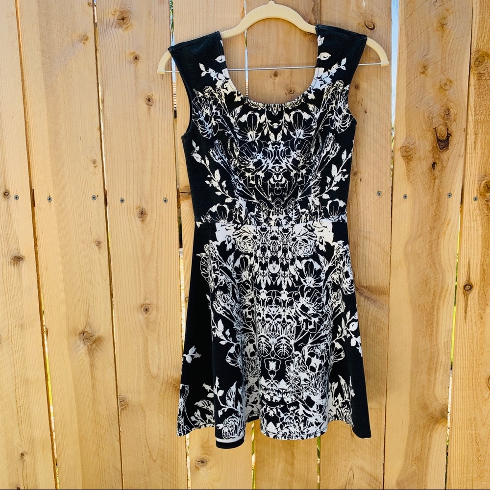 Pins & Needles UO XS Black and white Dress